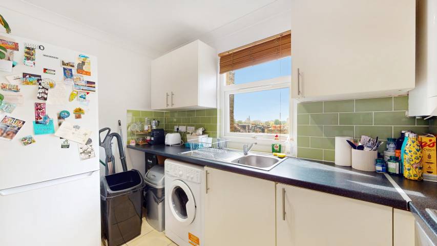 			3 Bedroom, 1 bath, 1 reception Flat			 Willesden Lane, Kilburn